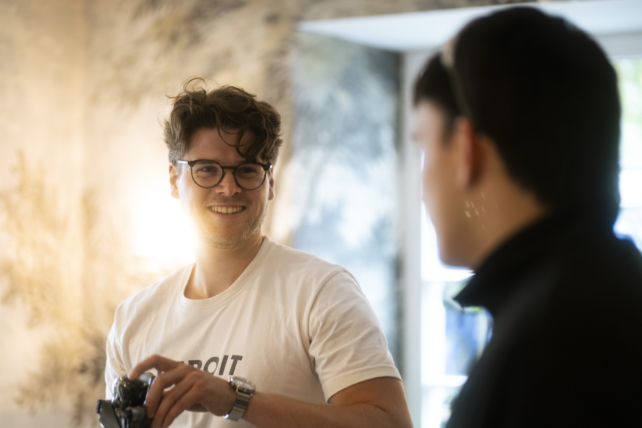 Making-of — Kameramann mit Schulter-Rig beim Dreh der Abendszene