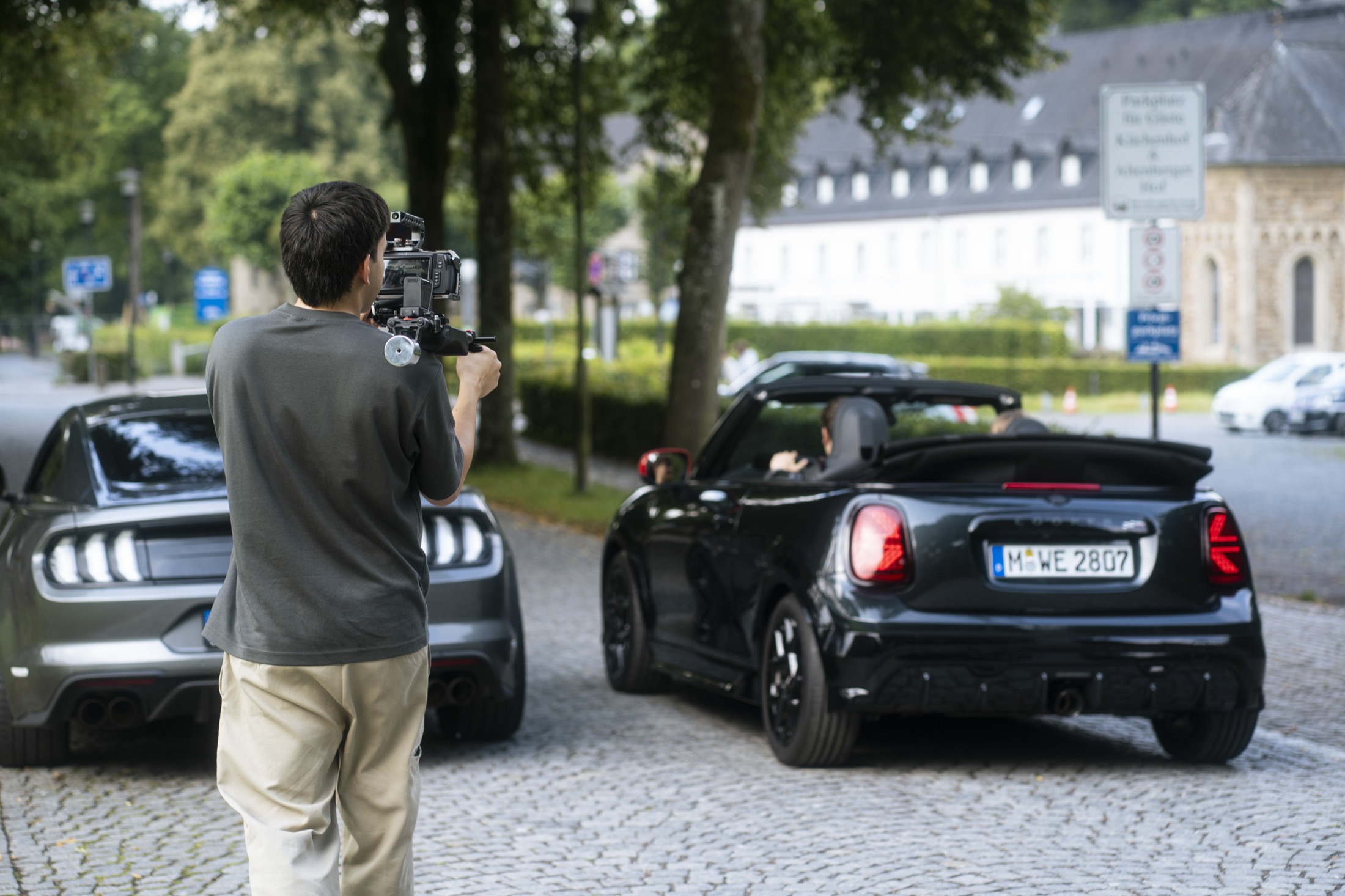 Making-of — Kameramann mit Gimbal mitten in der Hochzeitsgesellschaft