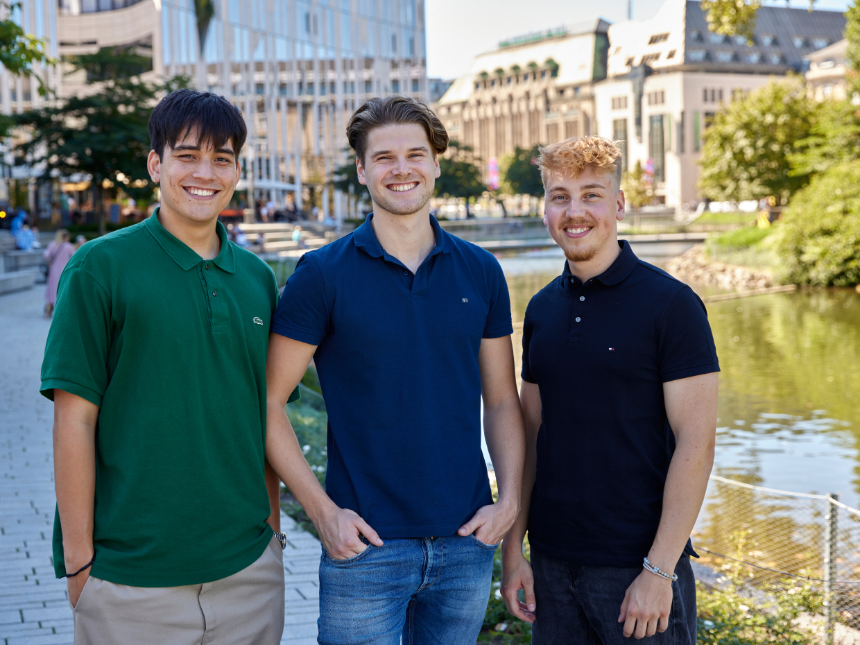 SION Design Automatisierungsagentur Düsseldorf – Team bei der Arbeit